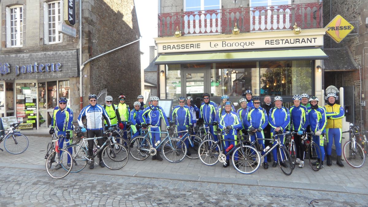 Amicale cyclotourisme sortie en groupe à Saint-Malo
